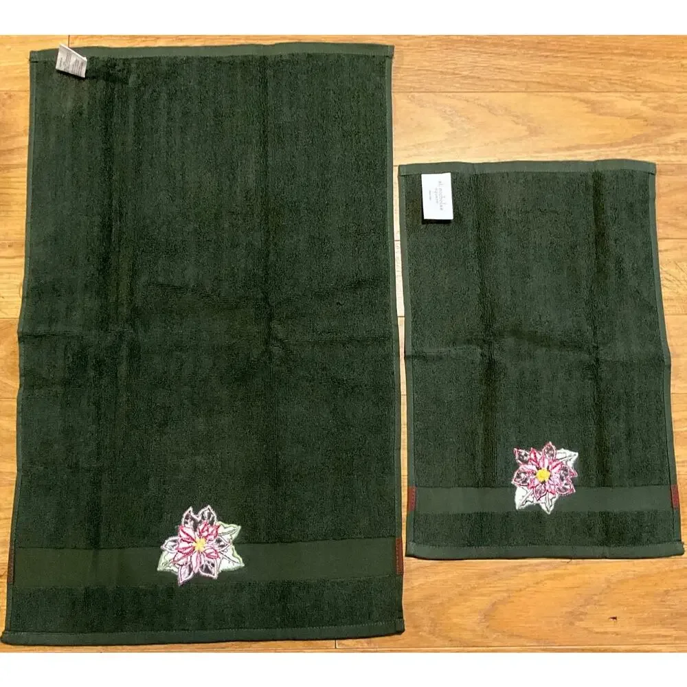 Set of St. Nicholas Square Bath Hand and Wash Cloth Green Red Poinsettia Holiday